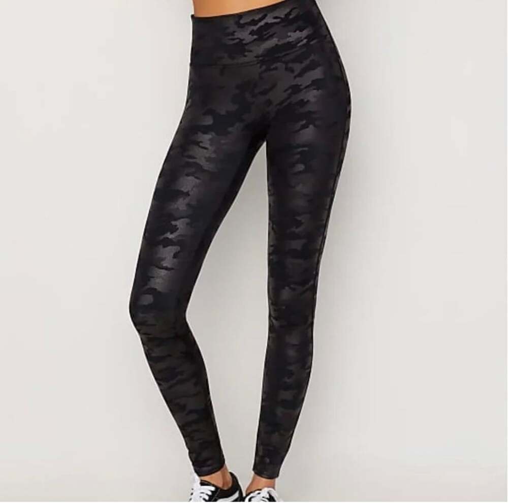 Spanx Faux Leather Leggings Size S Matte Black Camo